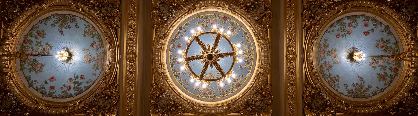 Lustres de l'avant-foyer de l'Opéra-Comique © Frédéric Michot