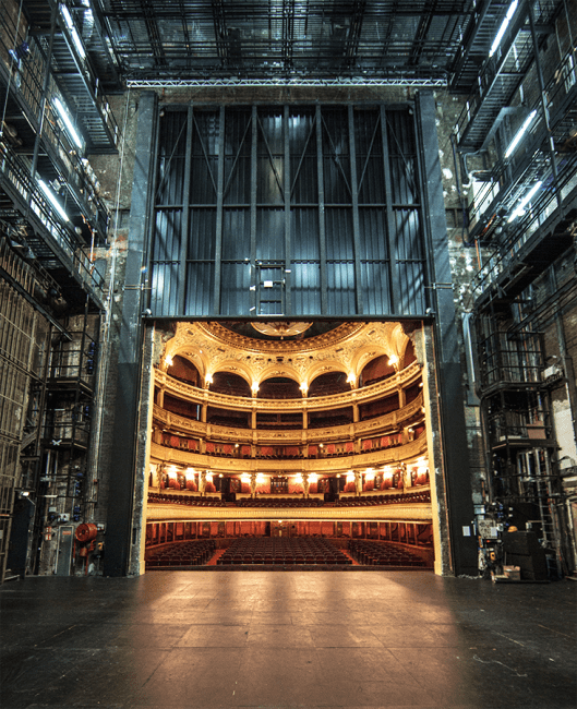 Salle Favart depuis les coulisses © Yoann Laporte