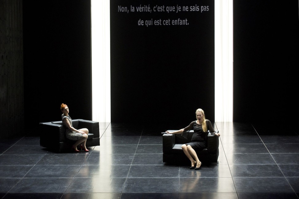 Au Monde © Elizabeth Carecchio