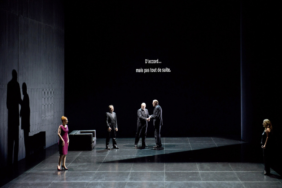 Au Monde © Elizabeth Carecchio