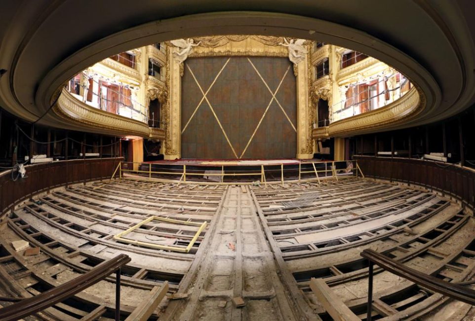 Salle Favart | Rideau de scène © Alwyne de Dardel - Photo © Stefan Brion