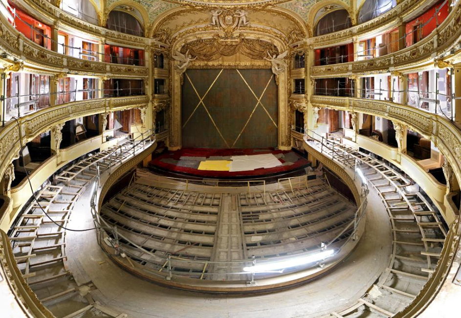 Salle Favart | Rideau de scène © Alwyne de Dardel - Photo © Stefan Brion