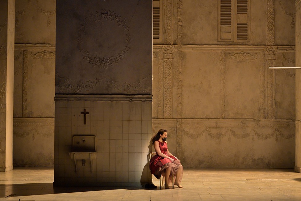 Photo de répétition de Roméo et Juliette avec Adèle Charvet (Stephano) © Stefan Brion