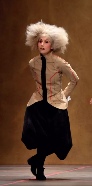 Léna Pinon Lang / Anna Chirescu dans Le Bourgeois gentilhomme © Marie Clauzade Cie Jérôme Deschamps