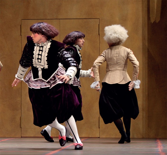 Pierre Guibault / Antonin Vanlangendonck / Quentin Ferrari dans Le Bourgeois gentilhomme © Marie Clauzade Cie Jérôme Deschamps