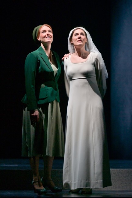 Wallis Giunta (Dodo McNeill), Sydney Mancasola (Bess McNeill)  - Breaking the waves | Opéra-Comique, 2023 © Stefan Brion