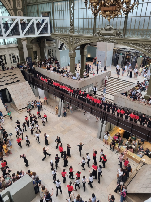 La Maîtrise Populaire de l'Opéra-Comique dans la nef du musée d'Orsay © Opéra-Comique