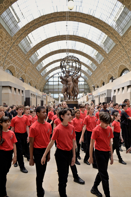 La Maîtrise Populaire de l'Opéra-Comique dans la nef du musée d'Orsay © Stefan Brion