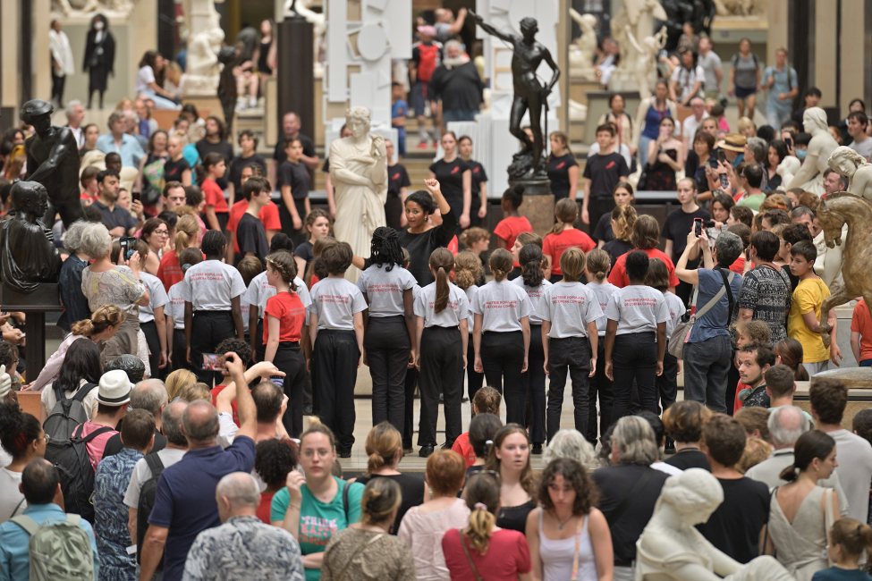 La Maîtrise Populaire de l'Opéra-Comique dans la nef du musée d'Orsay © Stefan Brion