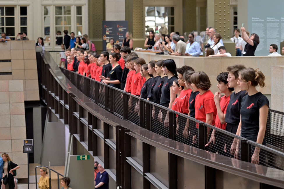 La Maîtrise Populaire de l'Opéra-Comique dans la nef du musée d'Orsay © Stefan Brion