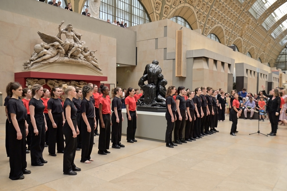 La Maîtrise Populaire de l'Opéra-Comique dans la nef du musée d'Orsay © Stefan Brion