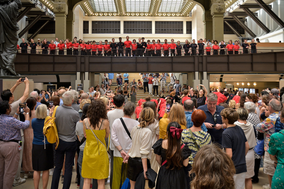 La Maîtrise Populaire de l'Opéra-Comique dans la nef du musée d'Orsay © Stefan Brion