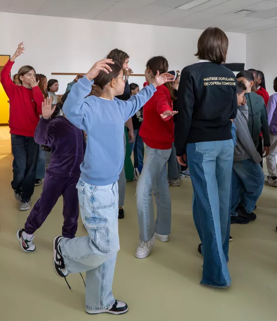 Parcours de découverte à L'Haÿ-les-Roses avec la Maîtrise Populaire de l'Opéra Comique © Eva Miquet