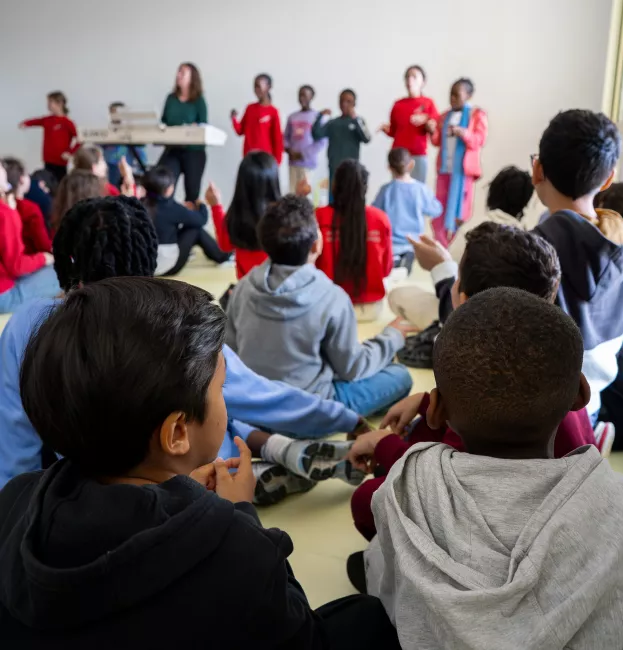 Parcours de découverte à L'Haÿ-les-Roses avec la Maîtrise Populaire de l'Opéra Comique © Eva Miquet
