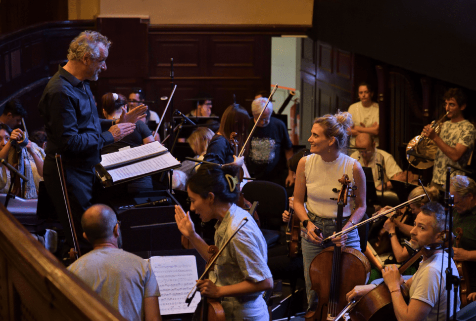 Répétition de Faust sur le plateau de la salle Favart, juin 2025 © Stefan Brion