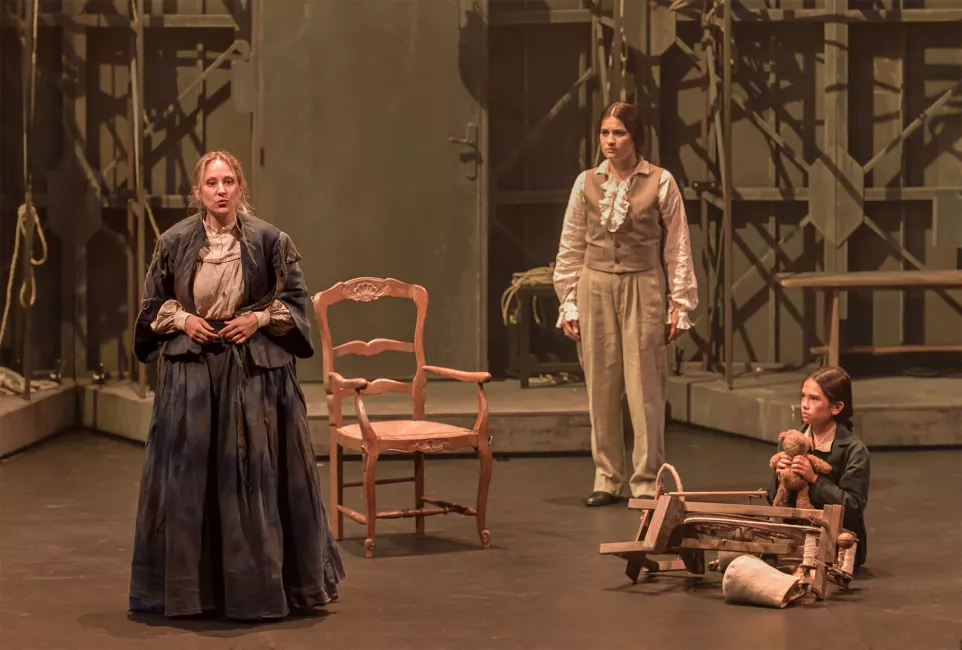 Deux élèves de la Maîtrise Populaire dans Samson, produit à l’Opéra-Comique © Stefan Brion