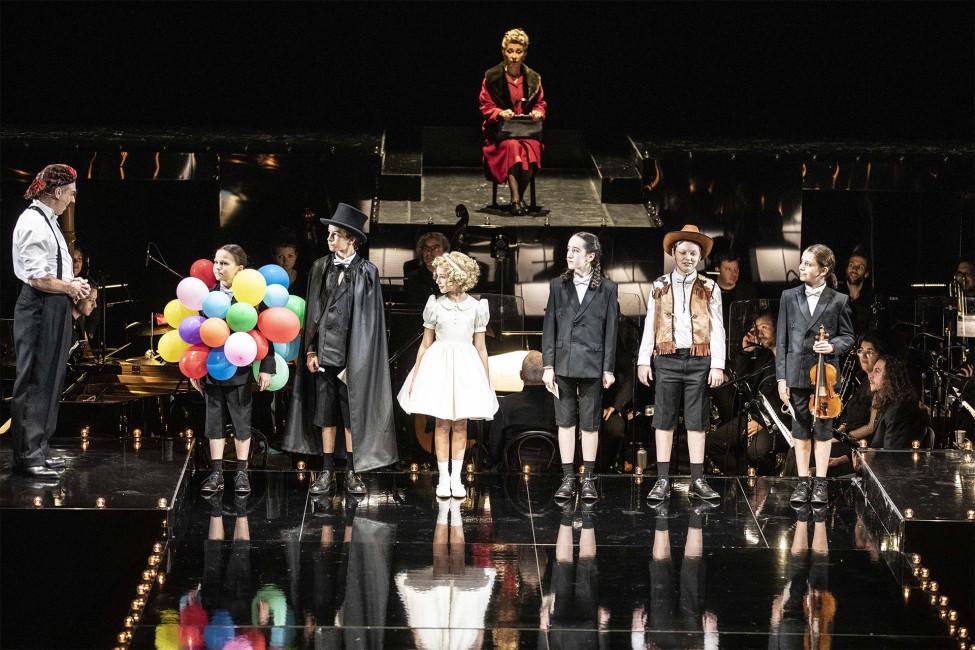 12 maîtrisiens ont joué et chanté dans Gypsy, produit à la Philharmonie de Paris, à l’Opéra de Nancy et au Théâtre de la Ville de Luxembourg © Eva Miquet