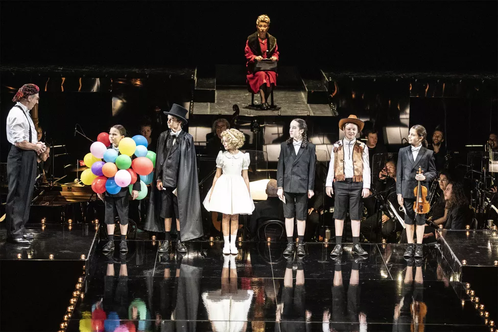 12 maîtrisiens ont joué et chanté dans Gypsy, produit à la Philharmonie de Paris, à l’Opéra de Nancy et au Théâtre de la Ville de Luxembourg © Jean-Louis Fernandez