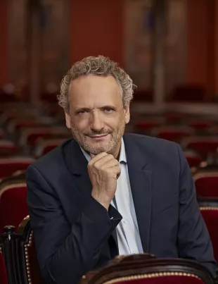 Invitation to voyage: The editorial by Louis Langrée