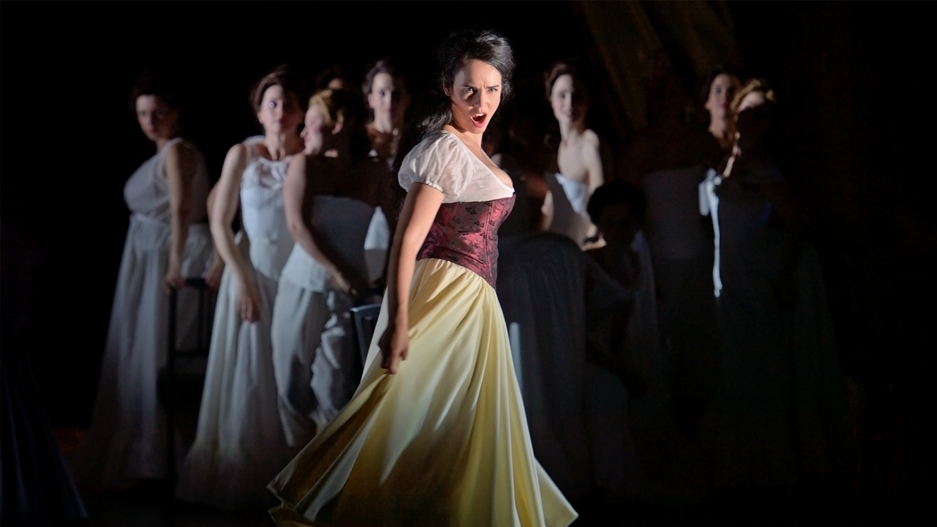 Gaëlle Arquez (Carmen), choeur accentus © Stefan Brion