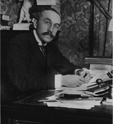 	<p>Albert Carré à son bureau, photographie parue dans la revue <em>Musica</em> n° 55, avril 1907 © Bibliothèque des Arts Décoratifs</p>
 