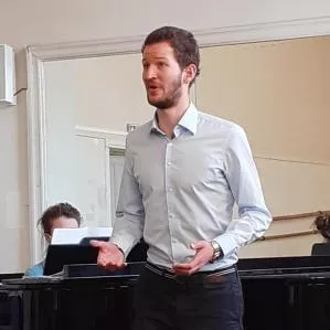 Soutien aux jeunes chanteurs : masterclasse de Jean-Philippe Lafont à l'Opéra Comique