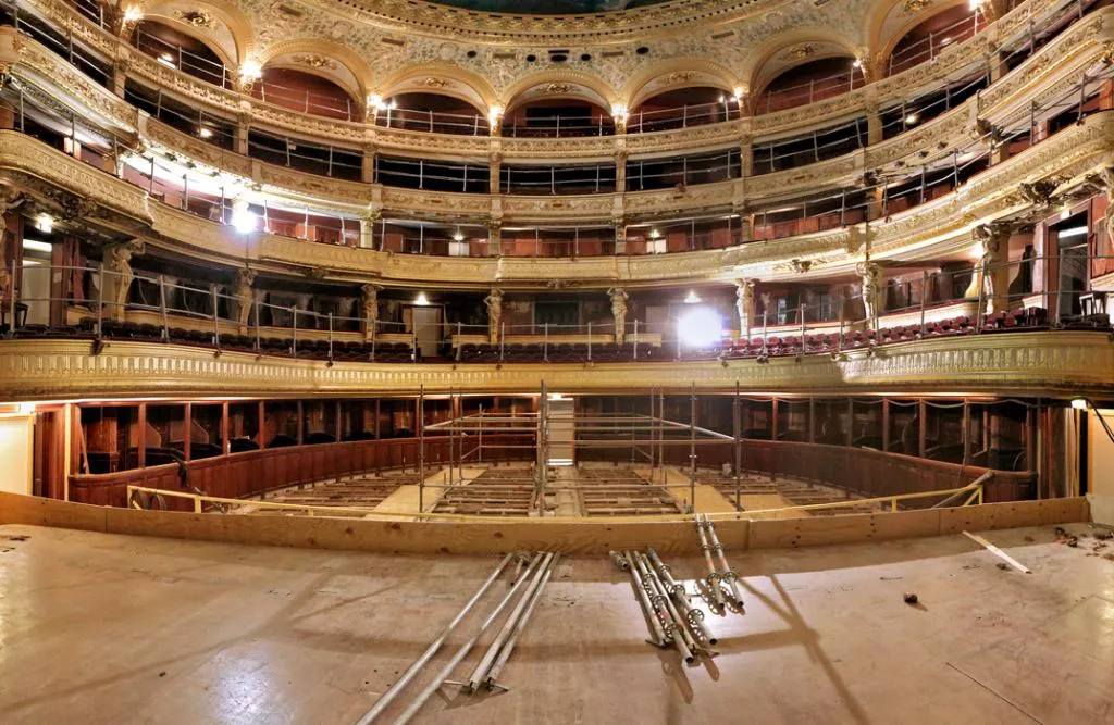 The Opéra Comique is full like an egg