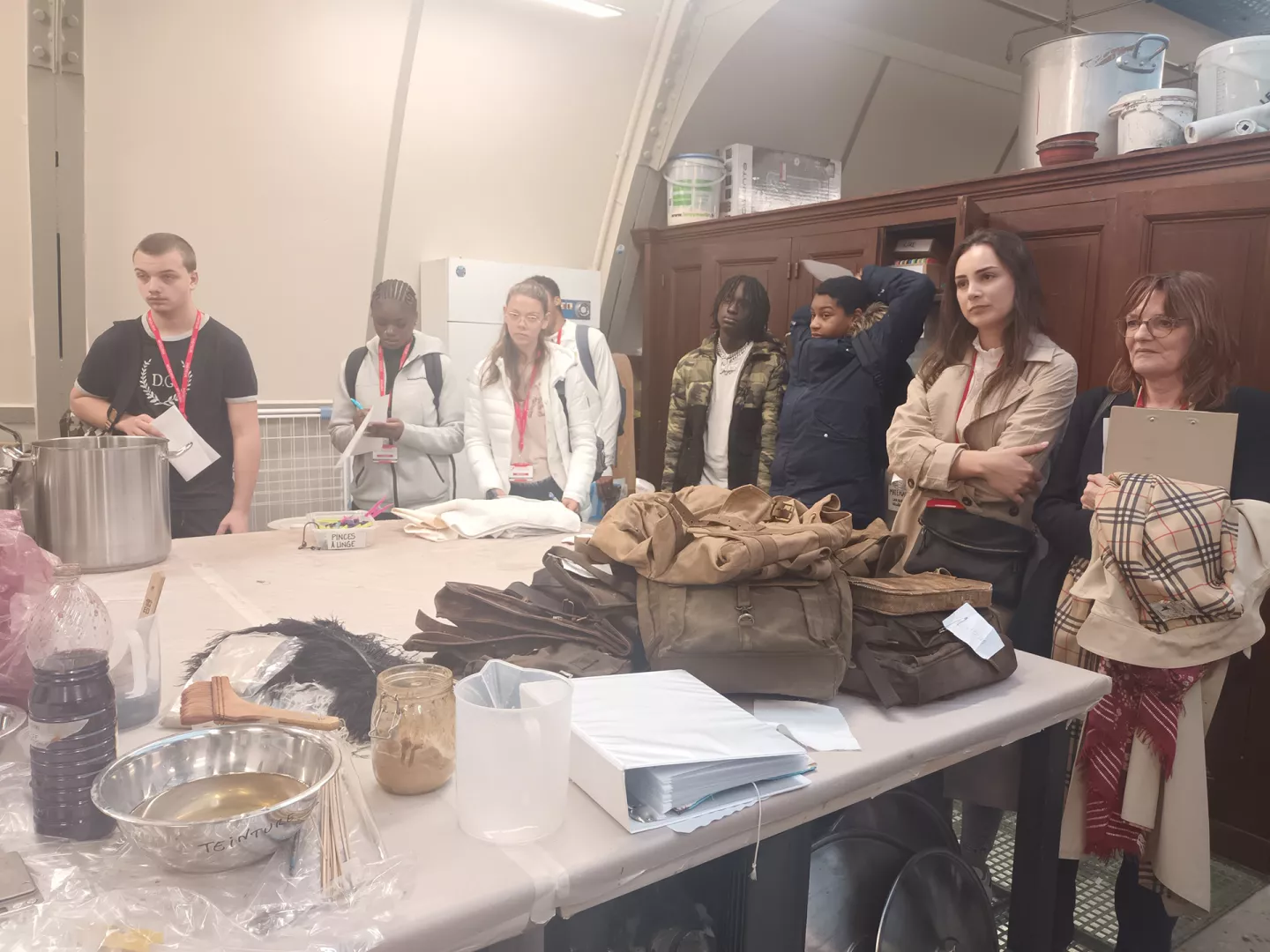 « Au loin, ma ville » : À la découverte de l’atelier de teinture naturelle