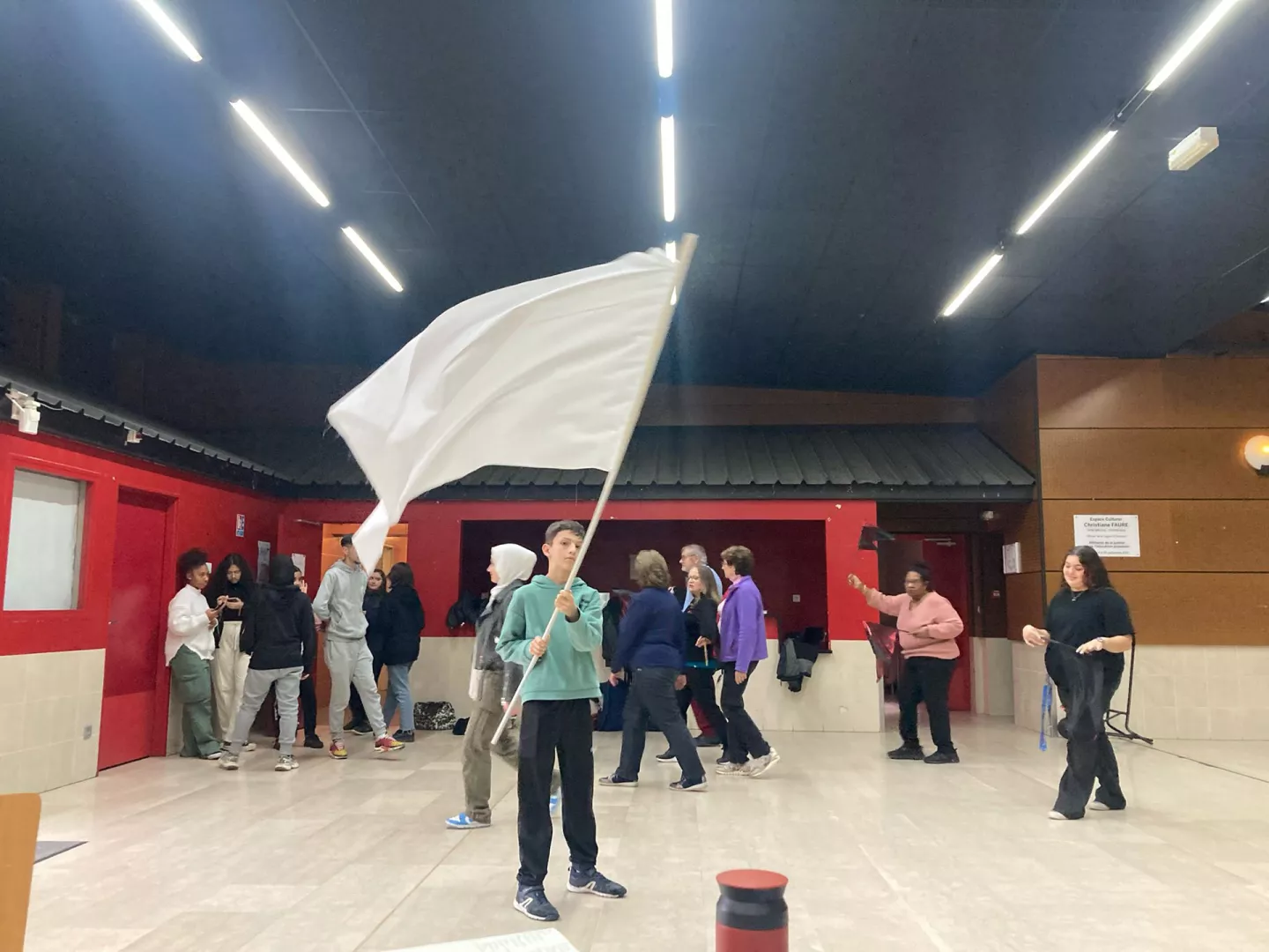Au loin, ma ville : Ateliers Théâtre et Chant, chacun trouve sa place