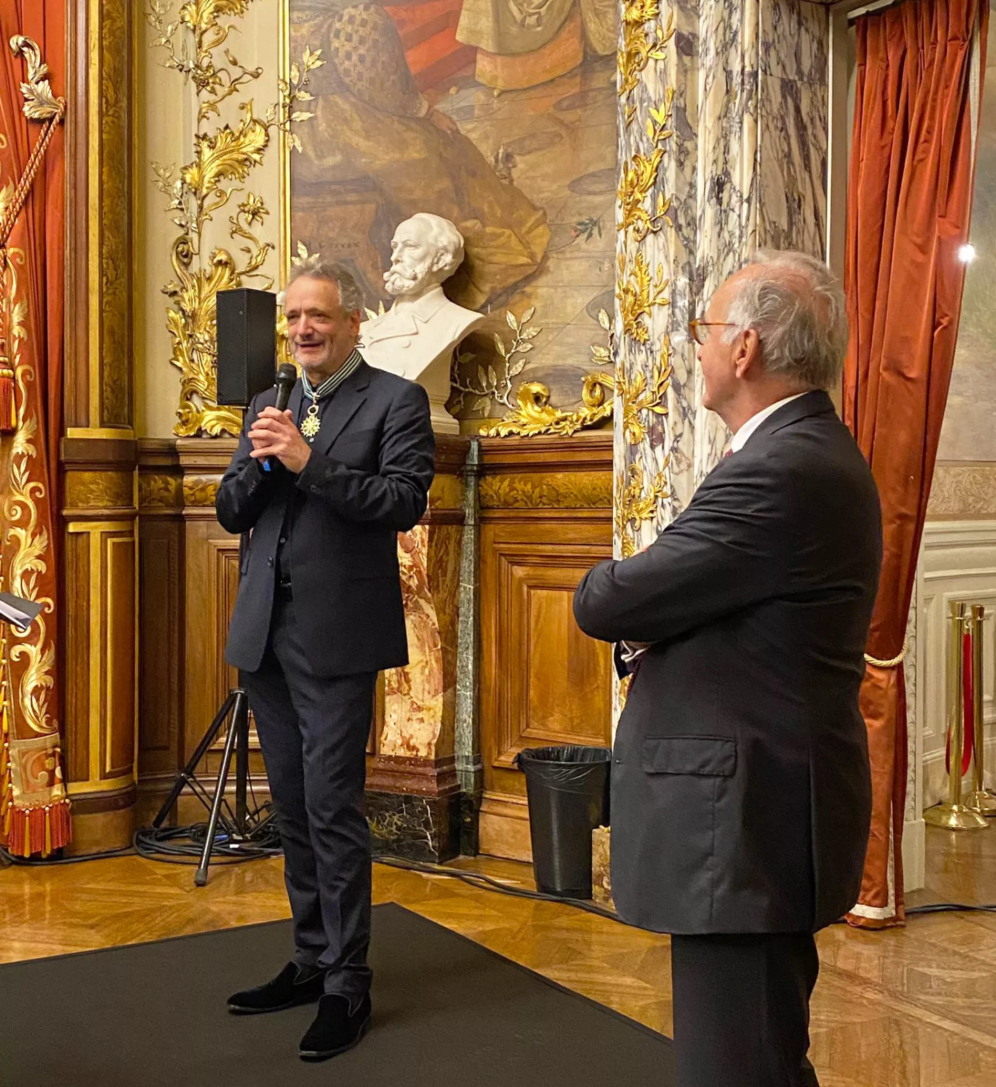 Louis Langrée reçoit les insignes de Commandeur dans l'Ordre des Arts et des Lettres