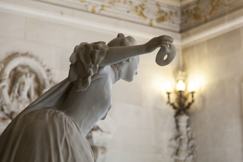 Statue de Manon dans le hall de l'Opéra Comique © RMN, Christophe Chavan
