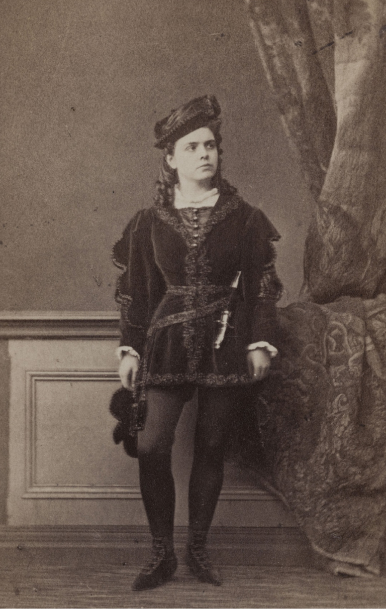	<p>Célestine Galli-Marié dans trois rôles travestis non identifiés à l’Opéra-Comique dans les années 1860</p>
 
